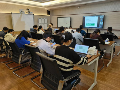 科研能力提升工程系列活動首場講座 教育項(xiàng)目與科研文獻(xiàn)的研究與開發(fā)